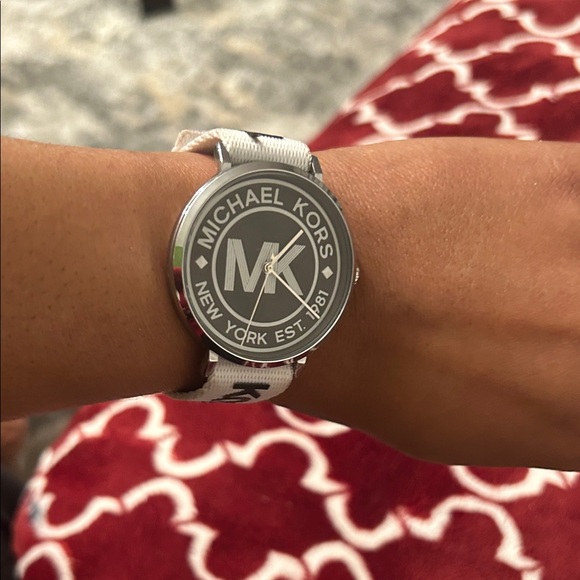 Michael Kors Blue Dial Silver Bracelet Watch - Picture 4 of 5